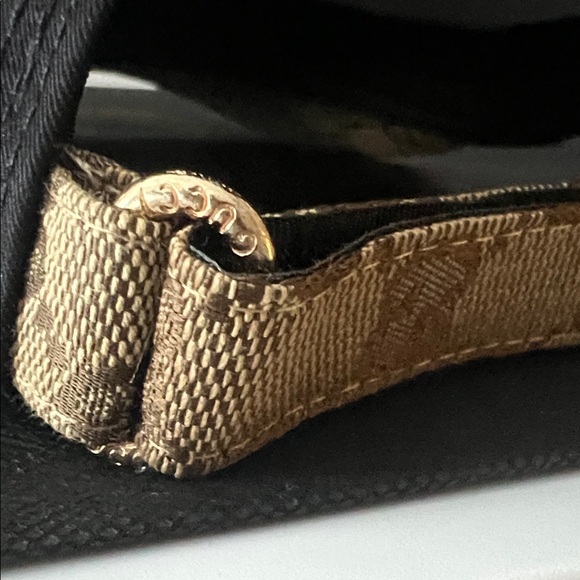 Gucci Black Cap with Beige GG Monogram Visor and Gold Logo - Picture 4 of 5